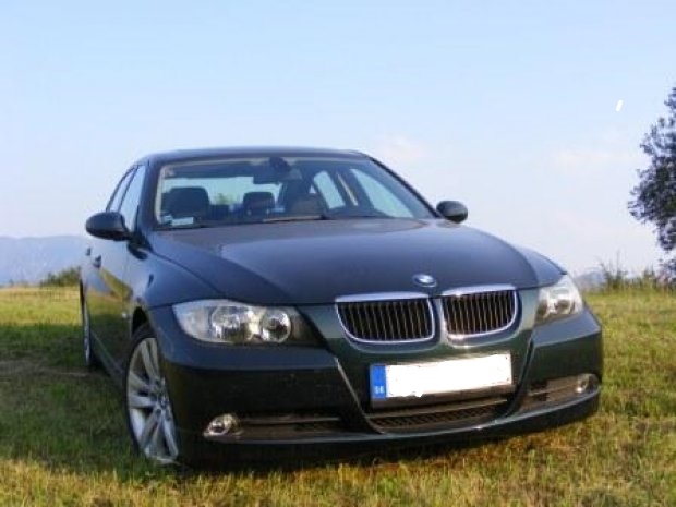 Prenájom áut Trnava - krátkodobé 
        požičanie auta, luxusné auto na svadbu, BMW radu 3 sedan